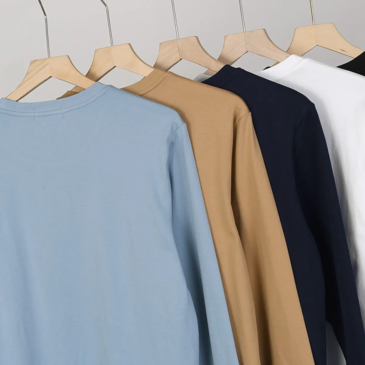 P154 501#Ralph Lauren pony round neck long-sleeved T-shirt Color: Black White Royal Blue Khaki Sky Blue Size: M-XXL Fabric: 230g water-soft cotton Water-soft cotton feels soft, does not pill, does not deform, is moisture-absorbent and breathable
